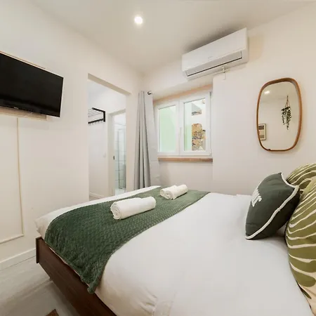 Flat In With Ac & Private Kitchen Appartement