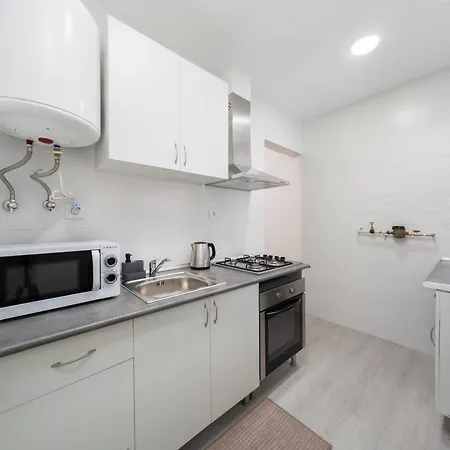 Flat In With Ac & Private Kitchen Lissabon