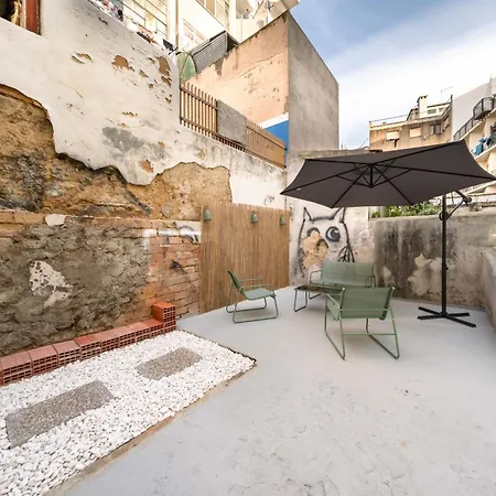 Flat In With Ac & Private Kitchen 아파트
